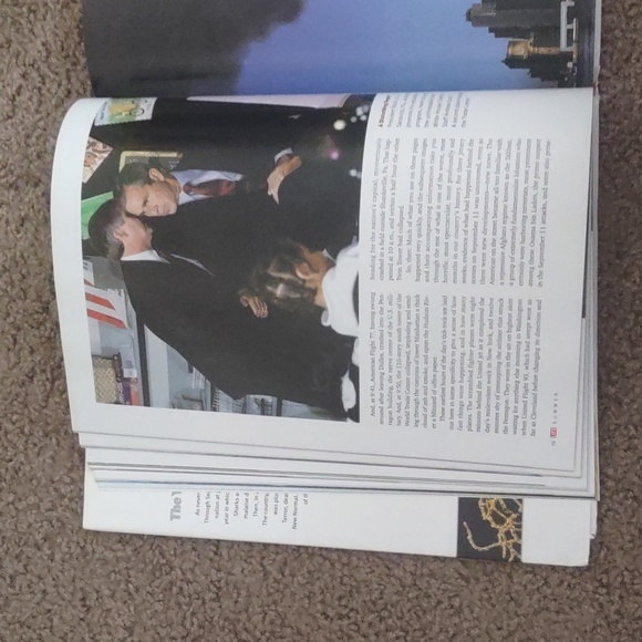 PRE OWNED LIFE THE YEAR IN PICTURES HAS WEAR COFFEE TABLE BOOK COLLECTOR ITEM - Picture 8 of 12